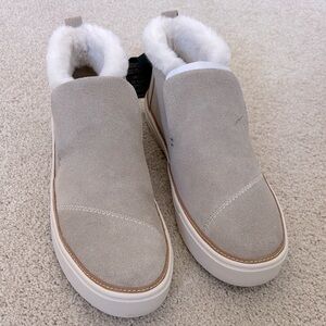 Toms Paxton Cobblestone Suede Slip-On Shoes with White Fur Lining